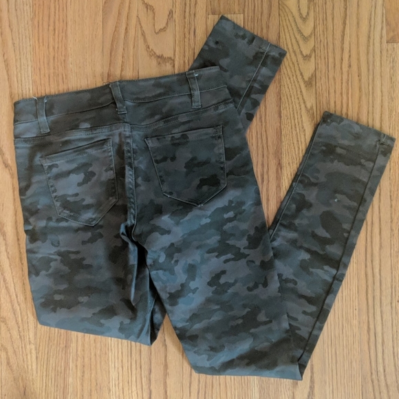 Delia's "Olivia" Camo Skinny Jeans - Picture 2 of 3